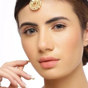 Elegant Gold & white maang tika